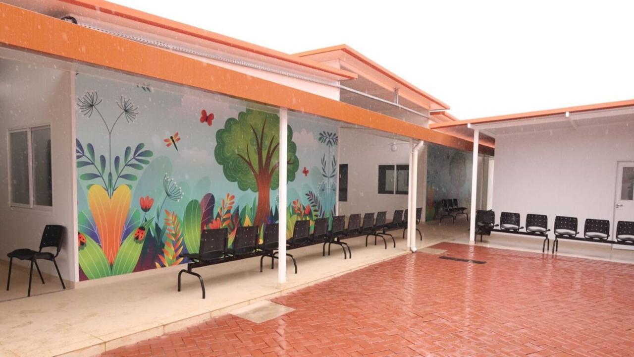 Área de espera em edificação pública modular